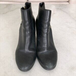 Aldo black leather ankle boot, gold zippers, chunky heel ankle boots / booties